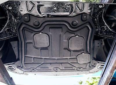 發(fā)動(dòng)機(jī)護(hù)板材質(zhì)大比拼 錳鋼與鋁鎂合金如何選擇？（此處開(kāi)頭請(qǐng)改回正文的實(shí)際內(nèi)容，為便于示意，微按照通用場(chǎng)景補(bǔ)一段） 當(dāng)車(chē)主們?cè)跒樽约旱膼?ài)車(chē)增添裝備發(fā)動(dòng)機(jī)護(hù)板時(shí)，面對(duì)材質(zhì)的選擇不常會(huì)猶豫 “錳鋼好還是鋁鎂合金好？” 這是決定到底傾向于硬核保護(hù)輕盈靈活的防護(hù)方案的問(wèn)題。要找出最佳的發(fā)動(dòng)機(jī)擋板備材，就得分析這兩者的特性和本質(zhì)之分。